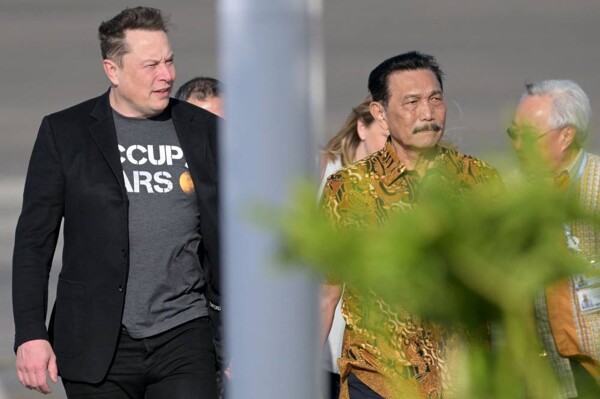 Миллиардер Илон Маск прибыл на Бали для запуска интернет-сервиса Starlink