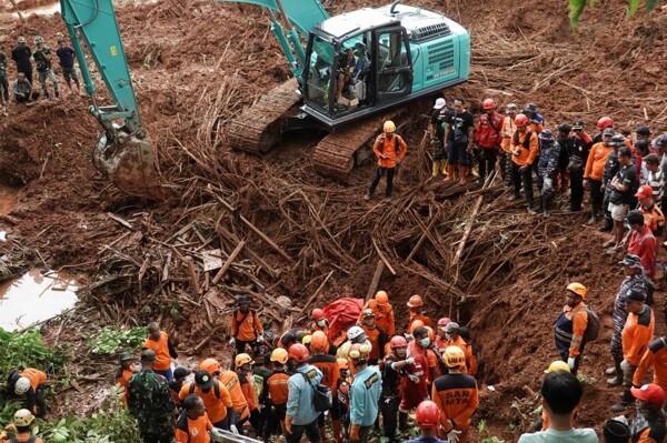 Indonesian Teams Recover 8 More Bodies After Landslide