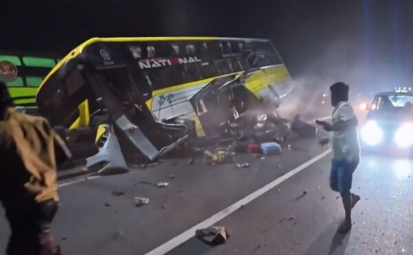 15 killed in Indonesia bus crash