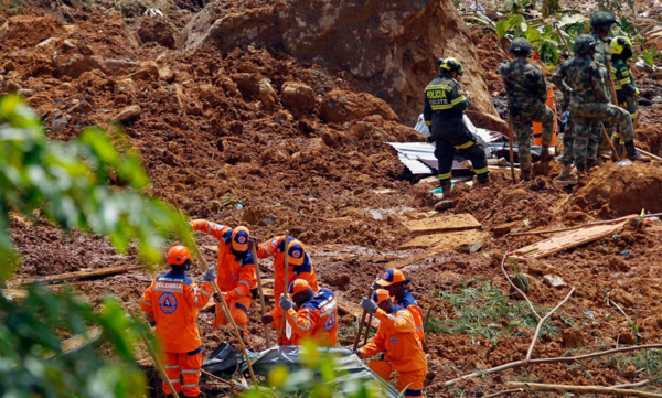 Смертоносный оползень в незаконной шахте на западе Индонезии