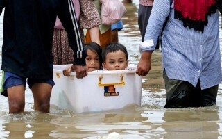 Evacuation in North Sumatra due to floods