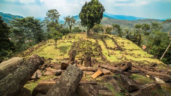 Древняя пирамида обнаружена в Индонезии